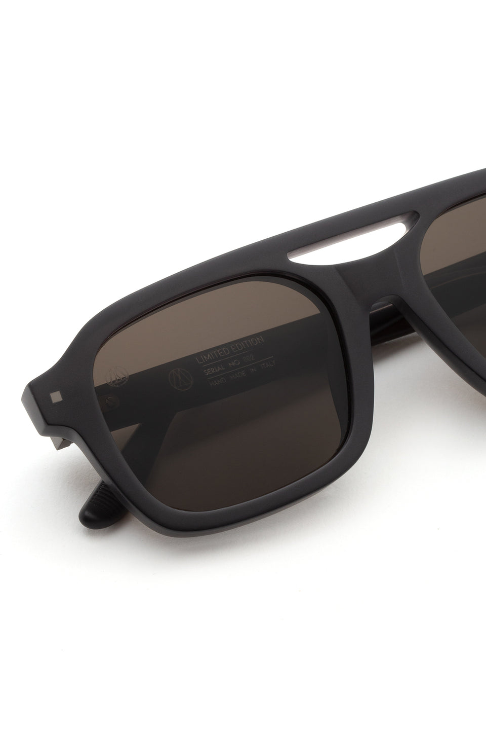 VINICIO Black Matte