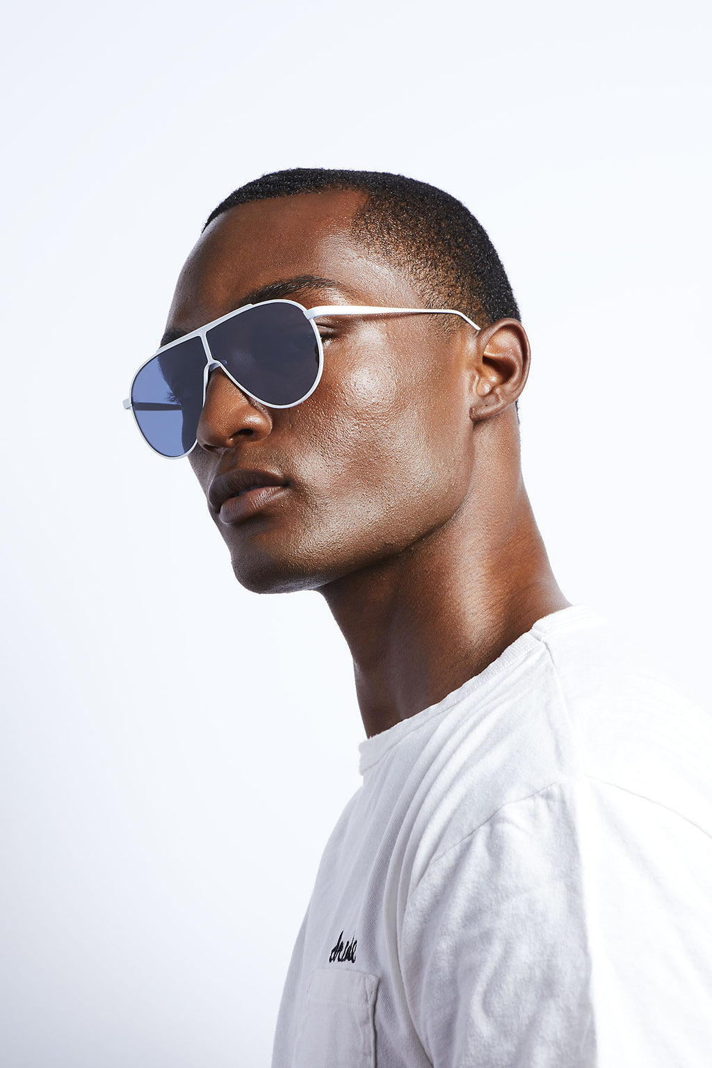 8M9 WHITE / TITANIUM – Ottomila