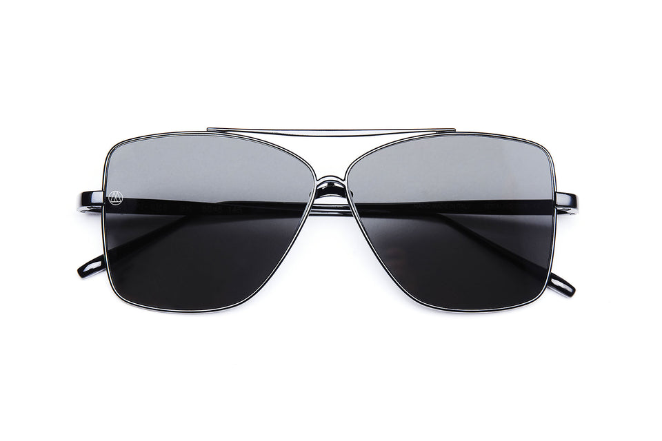 8M8 BLACK / TITANIUM